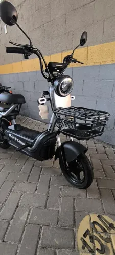 Scooter elétrica semi nova
