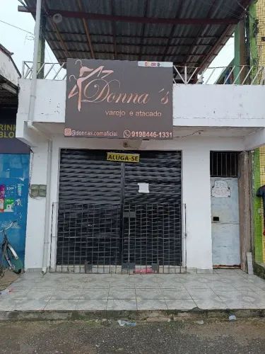 Aluga-se um ponto comercial, com 3,60m de frente com 10m de comprimento e 7m de fundo.