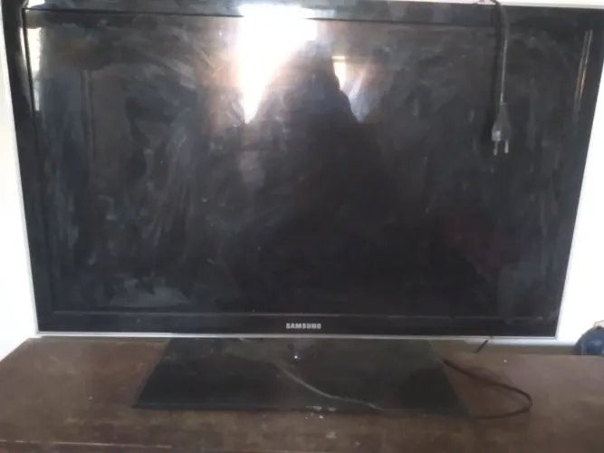 Vendo TV Samsung não é Smart mais ela tá muito tempo para