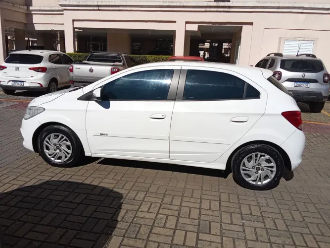 Chevrolet Onix JOY Hatch 1.0 8V Flex Mec. 4P 2018