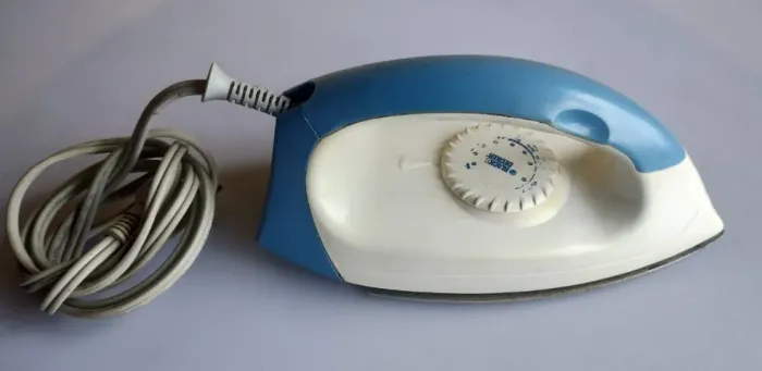 Ferro Á Seco Black & Decker F100 Azul - Usado