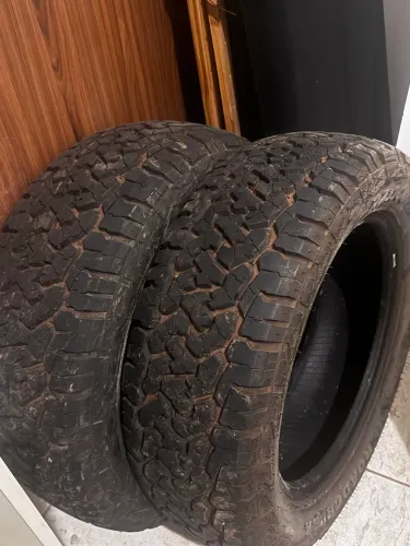 04 Pneu Roadcruza R18 225/60 RA1100 pouco uso