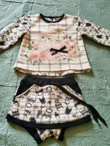 Conjunto feminino veste 2 anos