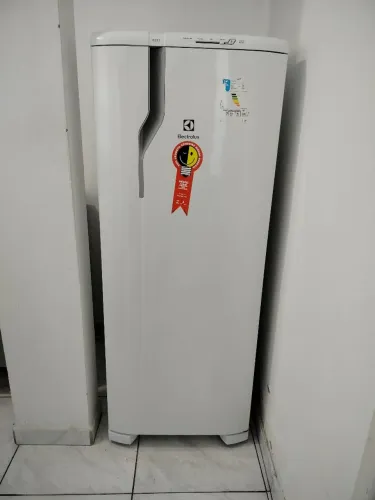 Geladeira Electrolux degelo prático a venda por motivo de mudança