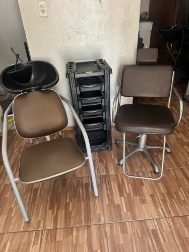 Cadeira hidráulica lavatório e carrinho auxiliar
