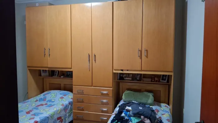 Guarda Roupa/Mesa de Escritório/Camas de Solteiro 