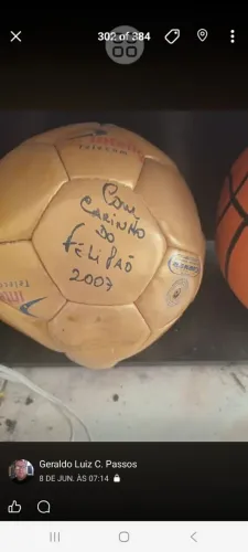 Bola de futebol intelig autografada pelo técnico Felipão