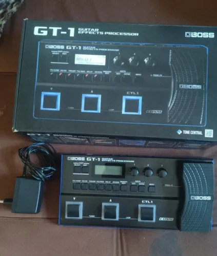 Pedaleira Boss GT1 com caixa + Presets