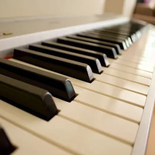 Aulas de Teclado e Piano na Freguesia / Online