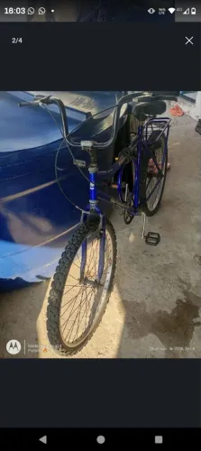 Bike azul ideal para trabalhar com entregas