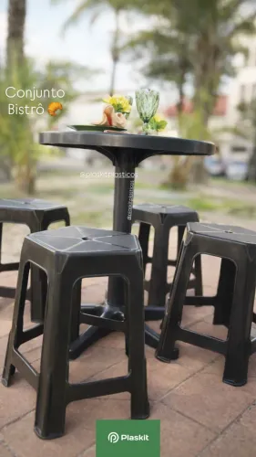 Mesa pipa com 4 bancos 