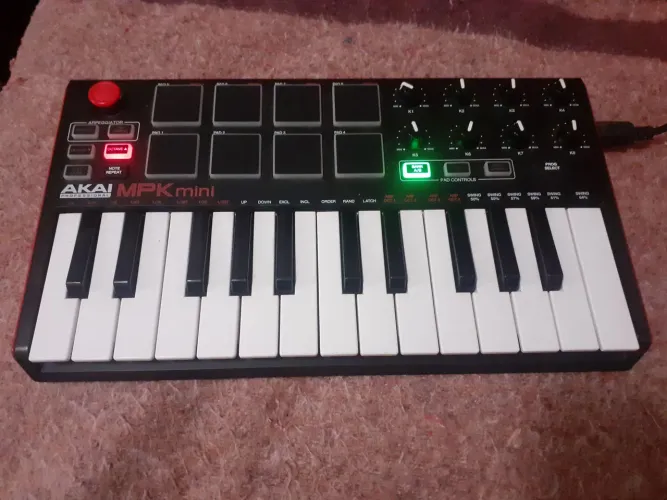 Controlada mid Akai
