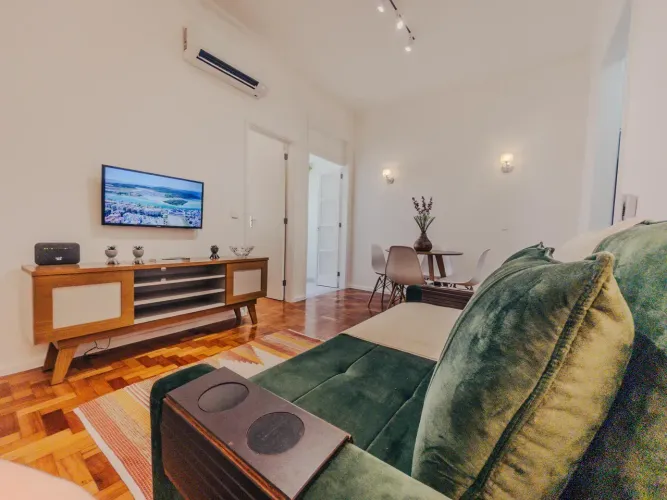 Apartamento para venda possui 67 m quadrados com  quarto e sala em Copacabana - Rio de Jan