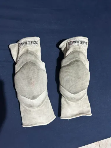 Joelheira de goleiro mania de futsal