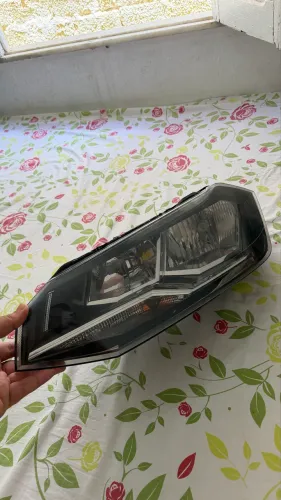 VENDO PAR DE FARÓIS ORIGINAIS DO POLO 2019