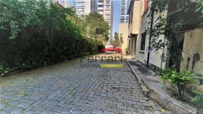 Casa Comercial para Locação na Rua Piauí - Higienópolis, Próxima ao Pacaembu e Av. Paulist