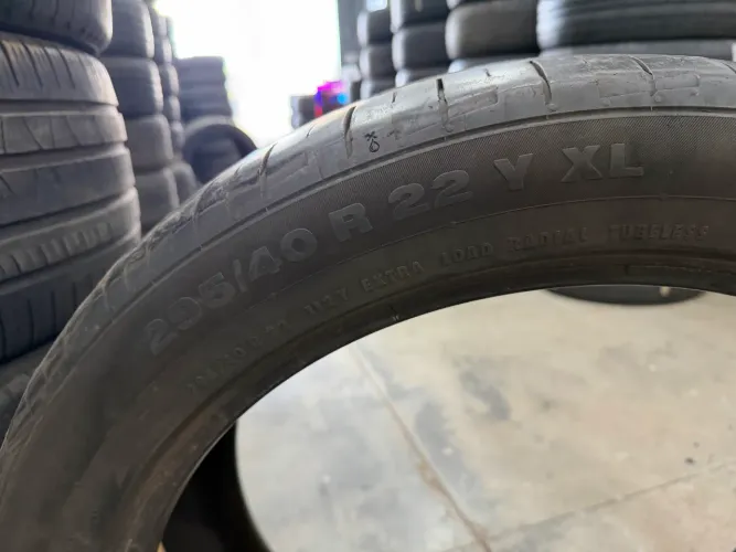 Pneus 295/40/22 marca continental semi novo um peça