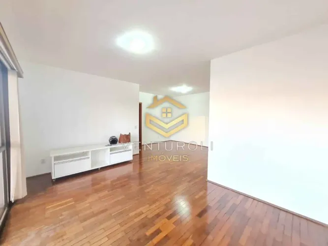 Apartamento amplo e sofisticado, localizado em uma das regiões mais estratégicas da cidade