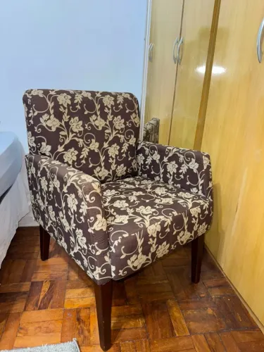 Poltrona Decorativa Estofada Nova