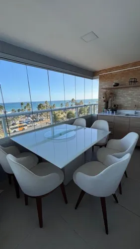 Mesa de jantar com 6 cadeiras 