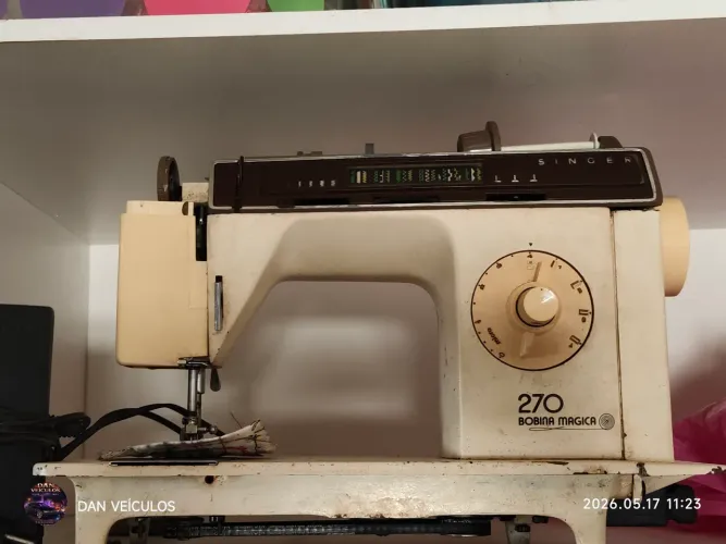 Máquina de Costura Singer clássica 