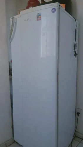 Geladeira Dako 240 Litros - Ótimo Estado e Pronta para Uso!