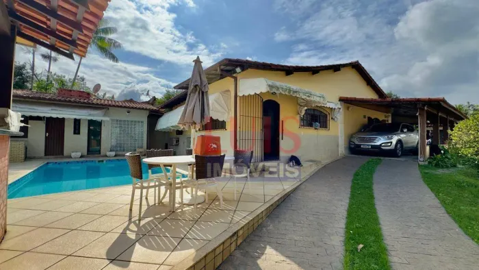 Casa com 3 dormitórios à venda, 220 m² por R$ 895.000,00 - Itaipu - Niterói/RJ