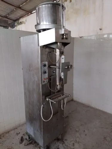 1 máquina de empacotar leite ou yougurte Brasholanda Júnior 1.200 litros hora. 