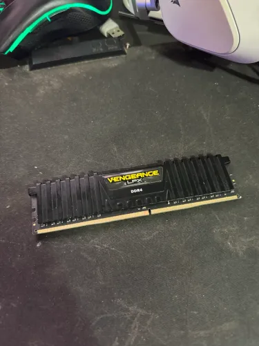 Memória Ram CORSAIR VENGEANCE DDR4 8GB!!!