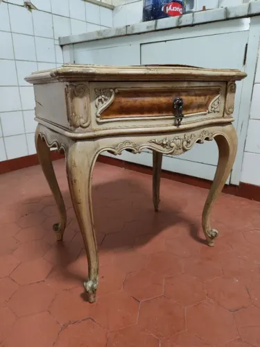 Escrivaninha estilo colonial