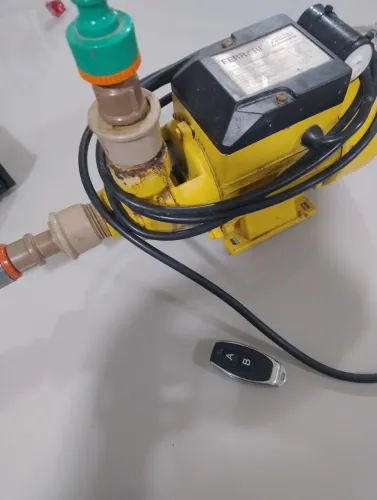 Bomba de água com controle remoto