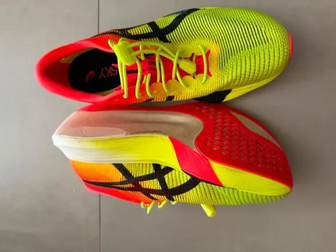 Tênis Asics Metaspeed Sky+, tam 39 br - quase novo - com eslástico
