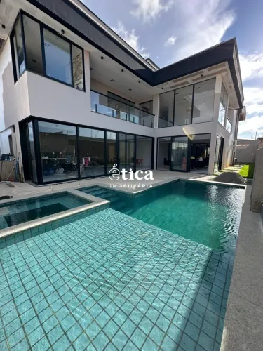 Casa de Alto Padrão na Chácara Brasil com 450m², 4 suítes