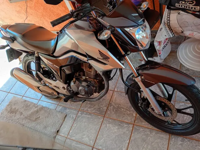 Vendo moto Titan 160 2022<br>ano 2022 semi nova pouco uso <br>baixa kilometragem