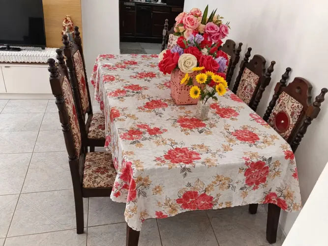 Móveis madeira maciça.