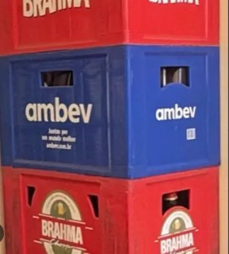 Engradado de cerveja com casco