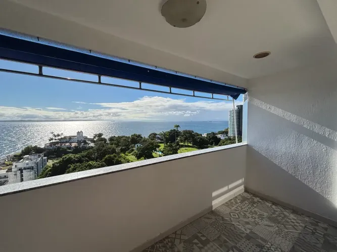 Apartamento para aluguel, com 3 quartos, sendo 1 suíte, vista mar, 100m² na Barra - Salvad