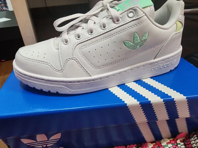 Adidas 37 Floral novo com etiqueta