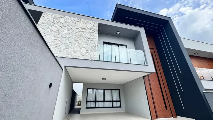 Sobrado para aluguel tem 156 metros quadrados com 3 quartos em Glória - Joinville - SC