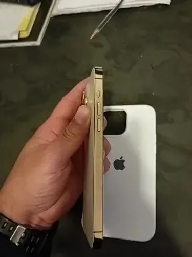 iPhone 14 Pro Max dourado americano
