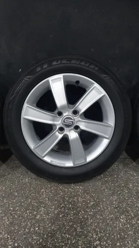 Roda aro 15 furacão 4x100 com 2 pneus semi novo e 2 meia vida