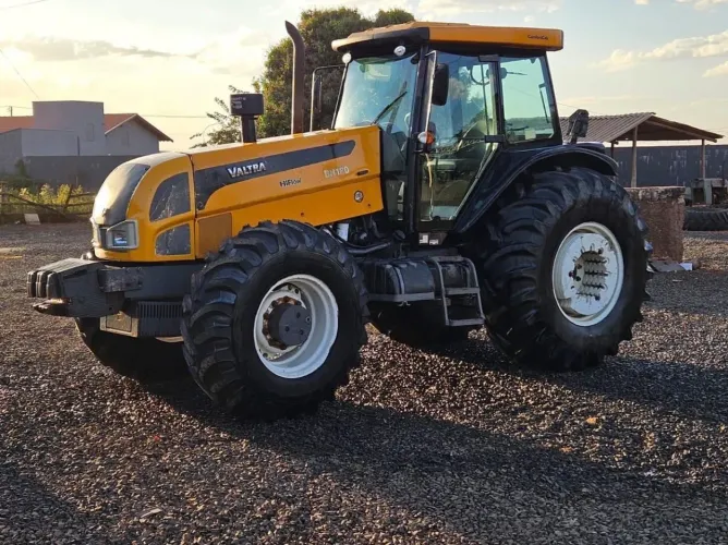 Trator Valtra BH180 17/17 - Entrada de 10%