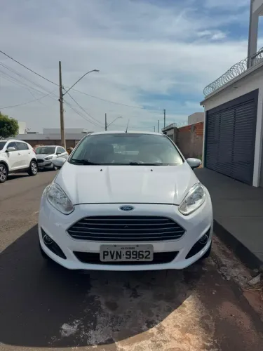 Ford Fiesta 1.6 16V Flex Aut. 5P 2015