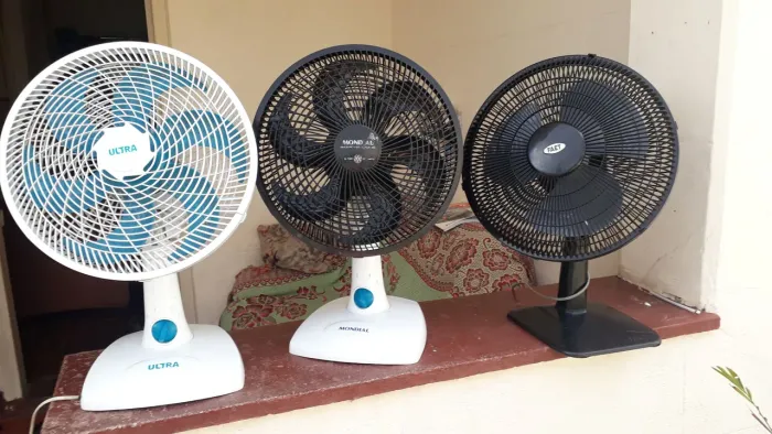 Vendo 3 ótimos ventiladores tamanho médios. Fazer e mondial. Baratos