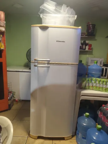 Geladeira Eletrolux funcionando perfeitamente