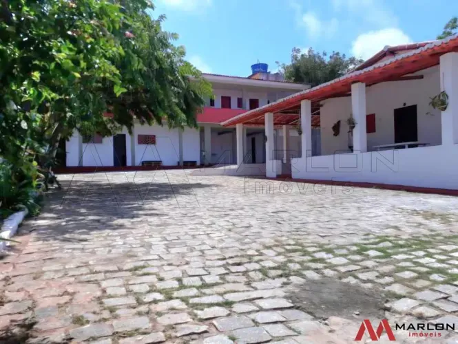 Casa em Praia de Pirangi, 8 quartos, sendo 3 suítes, excelente localização, 327m².
