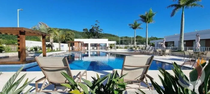 Casa em condominio fechado no Morro das Pedras Los Mares planta A
