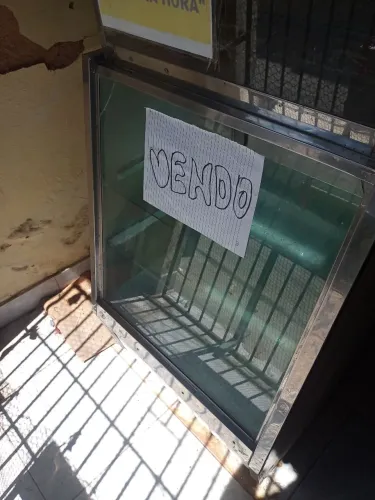 Baixei Duas vitrines p/ salgados 