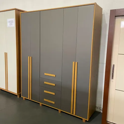 Guarda roupa 5 portas e 3 gavetas