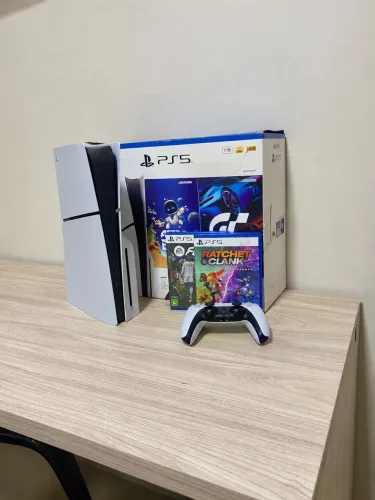 Ps5 slim - 1TB - com leitor de disco - seminovo - incluído 2 JOGOS